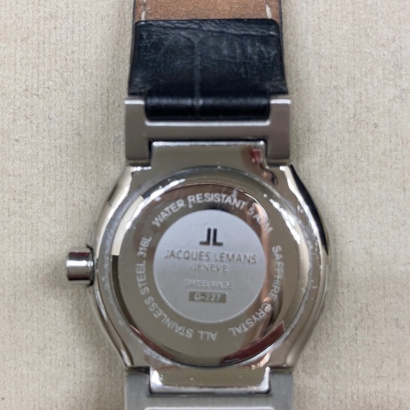 Women’s Swiss Watch - Picture 2 of 4